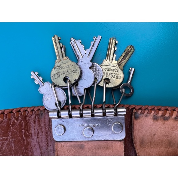 vintage Clifton’s hand tooled key wallet - Picture 11 of 15